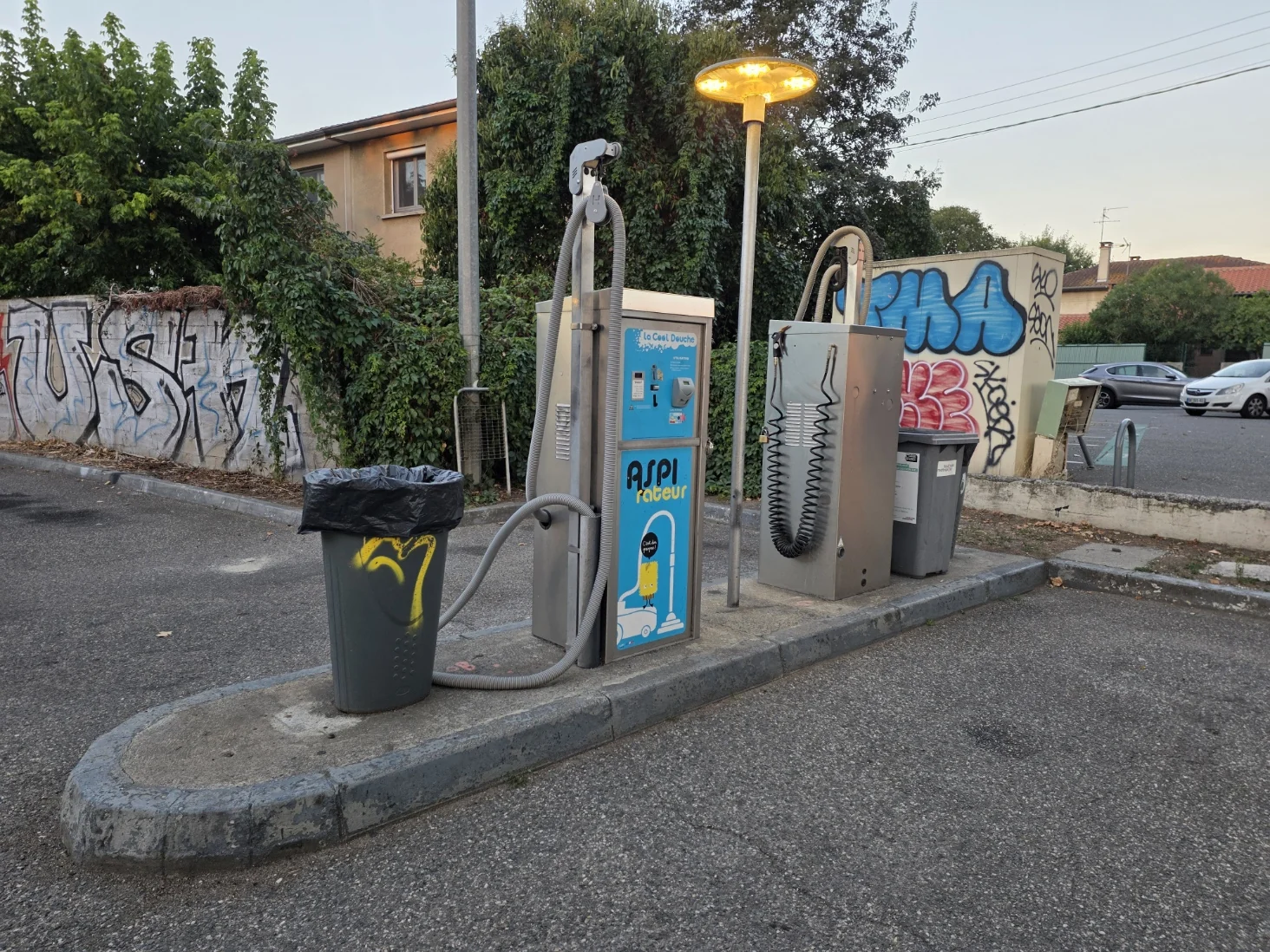 Aspirateur disponible à la station AVIA avenue de Castres Toulouse
