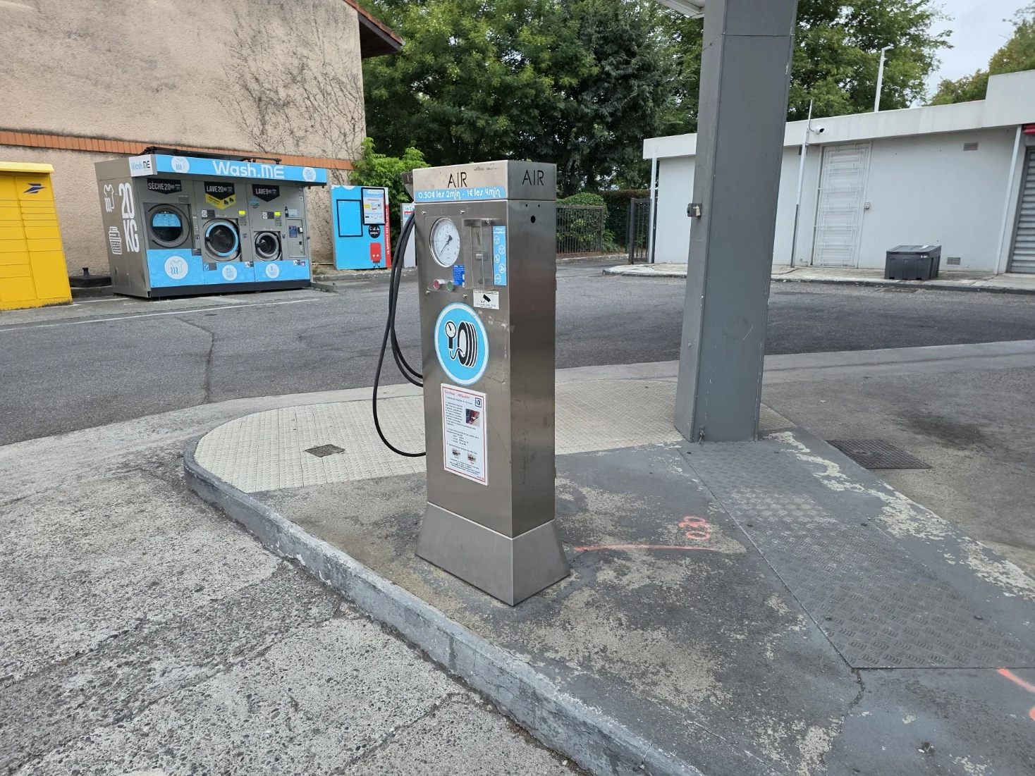 Gonfleur de pneus station AVIA avenue de Rangueil Toulouse